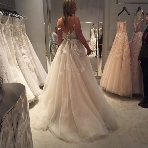 Monique Lhuillier Embroidered wedding dress - Picture 7 of 7